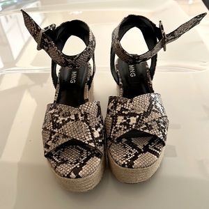 Mango Crocodile Sandal